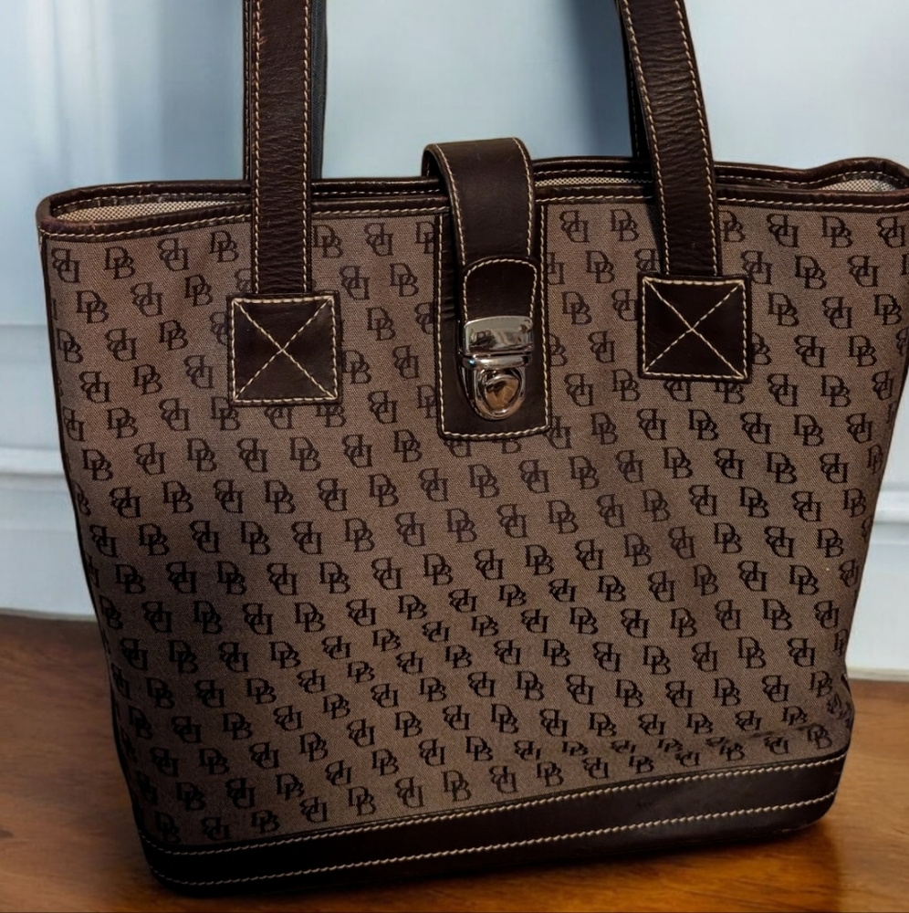 Dooney & Bourke Handbag